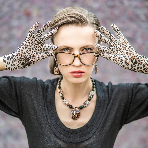 Retrato de mujer de moda — Foto de Stock