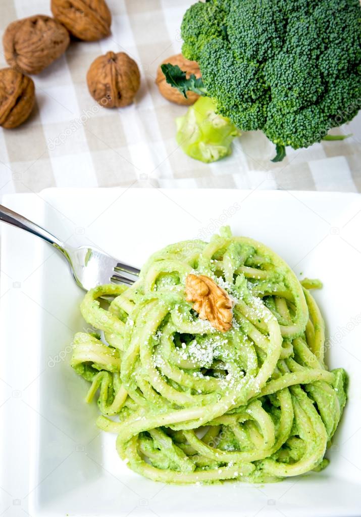 Bucatini with ricotta, broccoli and walnuts