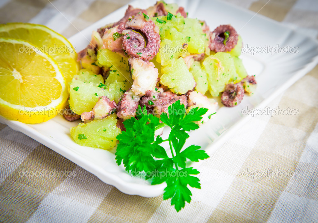 Octopus salad with potatoes - Stock Image