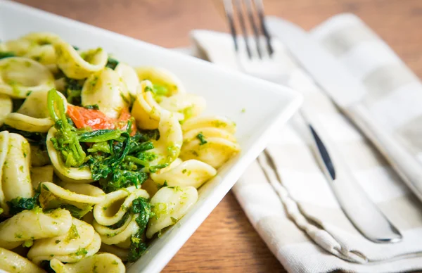 Orecchiette pasta with broccoli rabe and red pepper - Stock Image — Stock Photo, Image