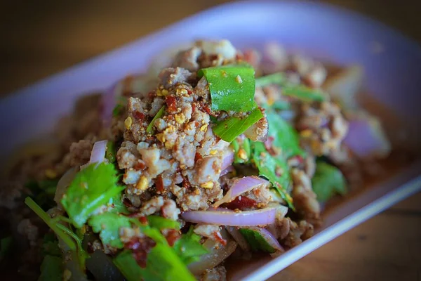 Thais Eten Pittige Gehakte Varkenssalade Larb Moo Witte Schotel — Stockfoto