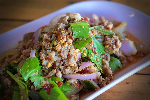Thais Eten Pittige Gehakte Varkenssalade Larb Moo Witte Schotel — Stockfoto