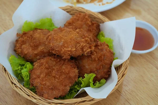 Pastel Camarones Fritos Uno Aperitivo Estilo Tailandés Bien Conocido Mesa — Foto de Stock