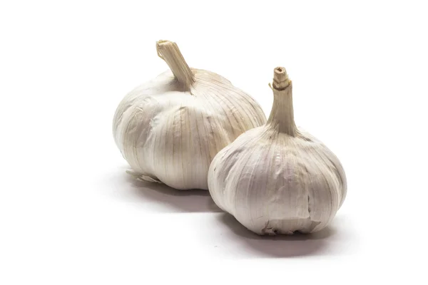 beyaz zemin üzerine sarımsak iki öğe