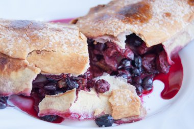cherry ile ev yapımı strudel