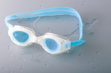 Yüzme gözlüğü