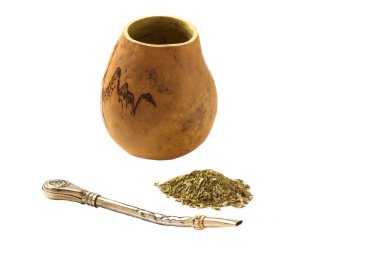 yerba mate sukabağı ve beyaz arka plan üzerinde izole bombilla