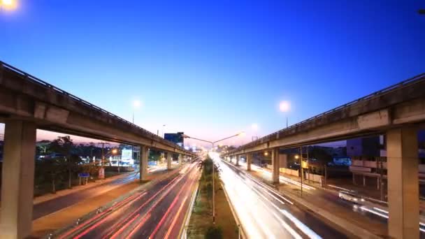 Dálniční doprava hnací více lane, časová prodleva — Stock video