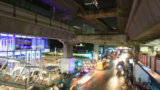 Bangkok Innenstadt belebter Verkehr, Zeitraffer-Schwenk — Stockvideo