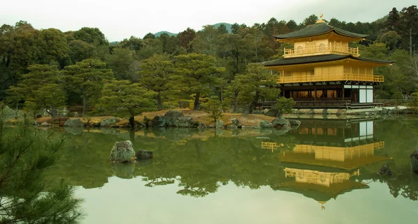 Goldener Tempelpavillon — Stockfoto