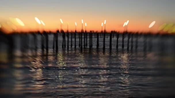 倾斜移位暮光之城海滩码头 — 图库视频影像