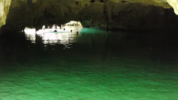 Herbsforkposvátné mayské cenote v poloostrově yucatan, Mexiko — Stock video