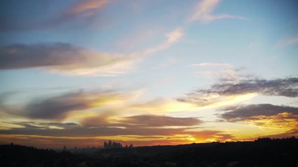 Los angeles skyline günbatımı. — Stok video