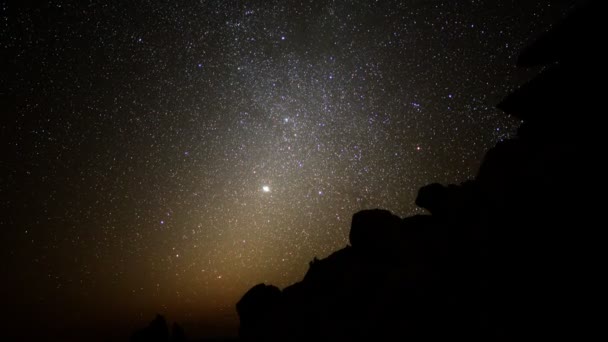 Astrophotography čas zanikla noc na den v poušti — Stock video