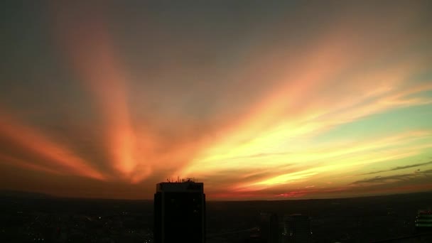 Time Lapse del centro de Los Ángeles por la noche disparado desde la parte superior del edificio — Vídeos de Stock