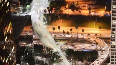 Şehir merkezindeki otoyol trafik