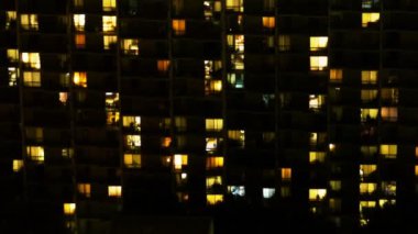 kentsel apartman binası gece