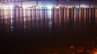 Coronado Köprüsü'nde gece.