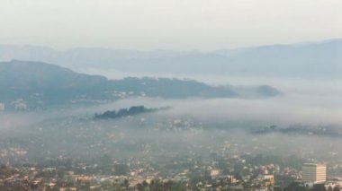 los Angeles'ta sisli şehir manzarası