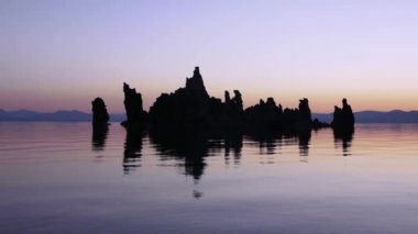 Mono Gölü gündoğumu yansıma-gerçek zamanlı