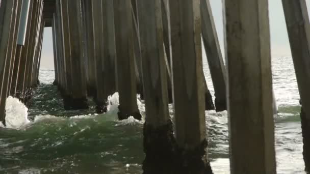 Muelle en la playa — Vídeos de Stock