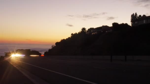 Traffico al tramonto . — Video Stock