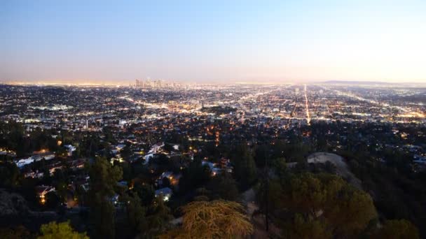Στο κέντρο της πόλης Λος Άντζελες στον ορίζοντα Λυκόφως — Αρχείο Βίντεο