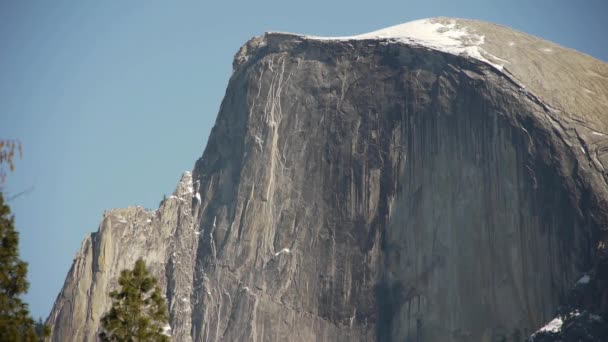 Cúpula Media en el Parque Nacional Yosemite — Vídeo de stock