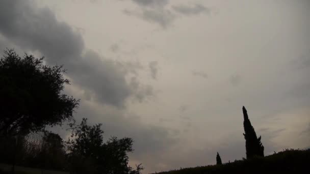 Cielo nublado oscuro — Vídeo de stock