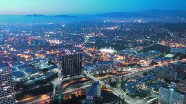 Cidade Crepúsculo de Edifício Top — Vídeo de Stock