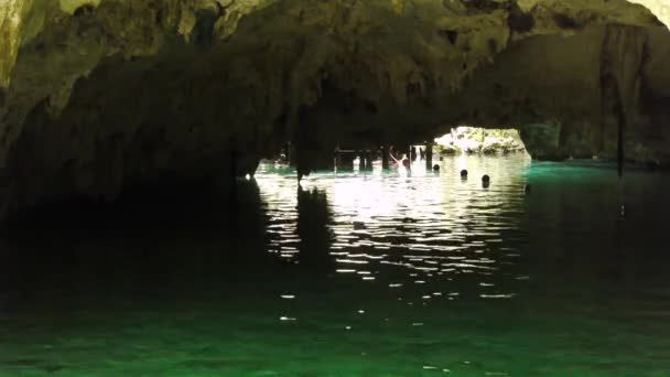 Herbsforkposvátné mayské cenote v poloostrově yucatan, Mexiko — Stock video