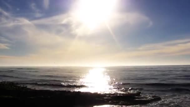 Pôr do sol no oceano. — Vídeo de Stock