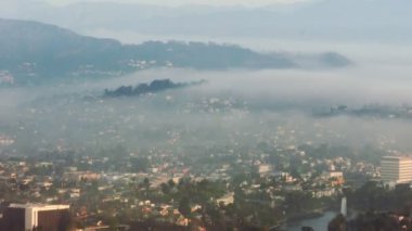 los Angeles'ta sisli şehir manzarası