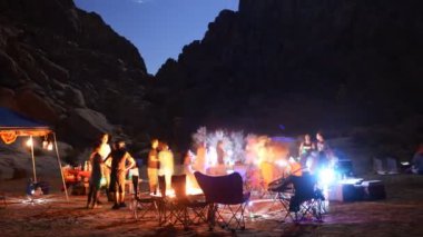 Çölde kamp zaman sukut kudurmuş