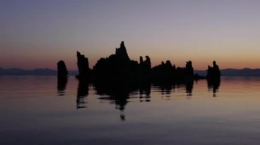 Mono Gölü gündoğumu yansıma