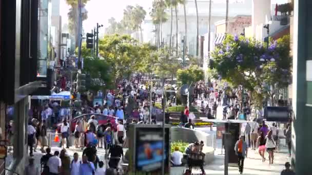 Толпа в Санта-Монике — стоковое видео