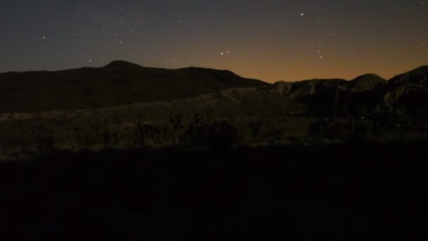 横扫沙漠的月亮阴影 — 图库视频影像