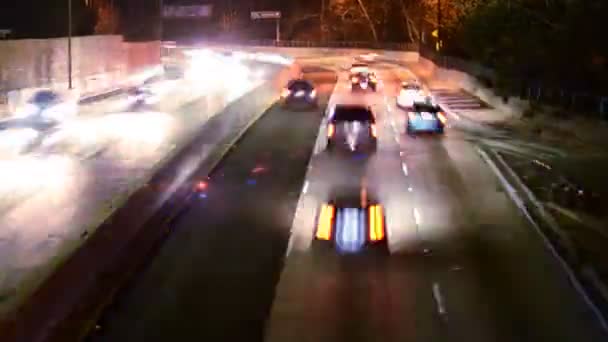Nacht snelweg verkeer — Stockvideo