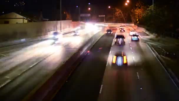 Nacht snelweg verkeer — Stockvideo