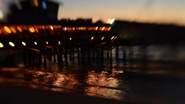 倾斜移位暮光之城海滩码头 — 图库视频影像