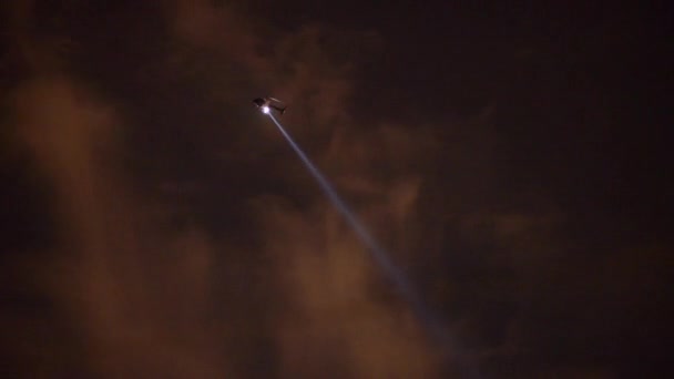 Helicóptero da LAPD à procura de suspeitos à noite — Vídeo de Stock