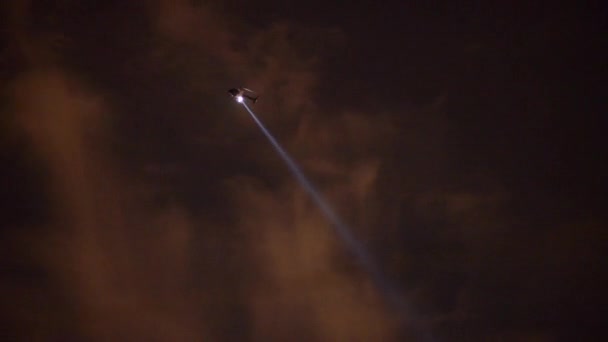 LAPD Helikopter Pencarian untuk Tersangka di Malam hari — Stok Video