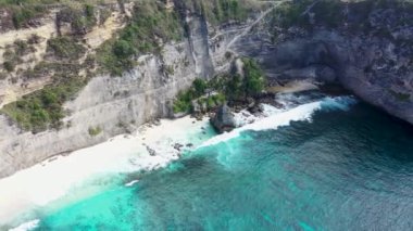 Nusa Penida Bali Endonezya 'daki Elmas Plajı' nın vahşi cennet manzarası. Yüksek kalite 4k görüntü