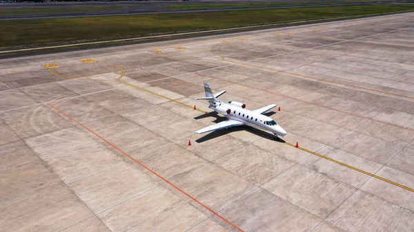 Parkerade Dyra Privata Flygplan Betongmarken Flygplatsen Antenn Små Företag Jet — Stockfoto