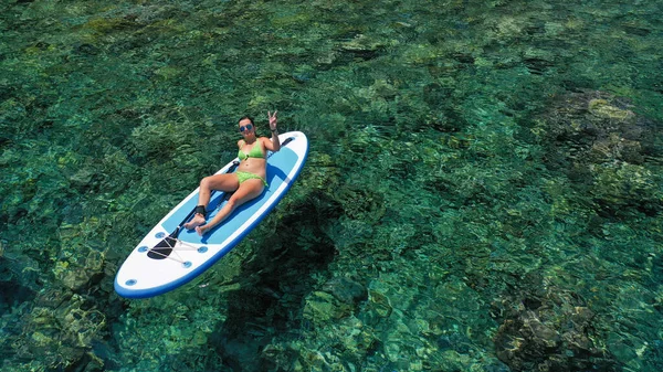 Jeune Belle Femme Relaxant Dans Mer Sur Une Planche Soup — Photo