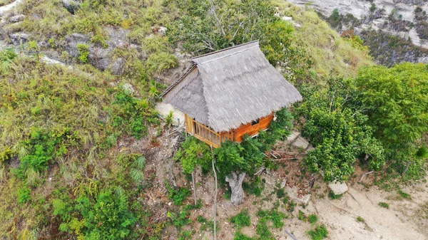 Rumah Pohon Molenteng oder Molenteng Baumhaus auf der Insel Nusa Penida, Indonesien — Stockfoto