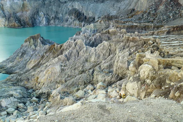 Fumi di zolfo dal cratere del vulcano Kawah Ijen, Indonesia — Foto Stock