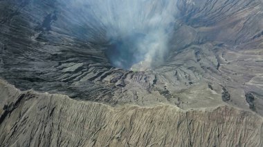 Bromo tengger semeru ulusal parkı Endonezya 'daki Bromo dağının yamacında volkanik toprak dokusu yüzey dalgasının tabiat manzarası