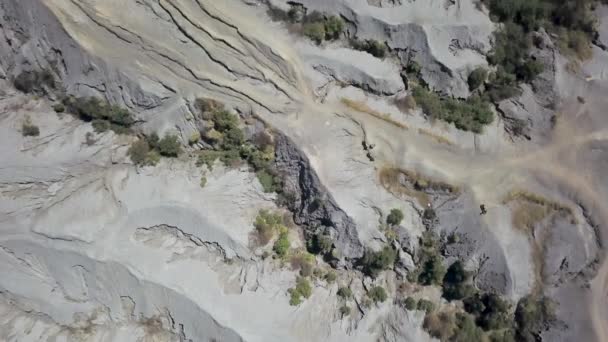Вулканічний ґрунт біля підніжжя гори Бромо (Індонезія). — стокове відео