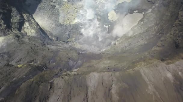 Binnenin de kratervulkaan Bromo, Java eiland, Indonesië — Stockvideo